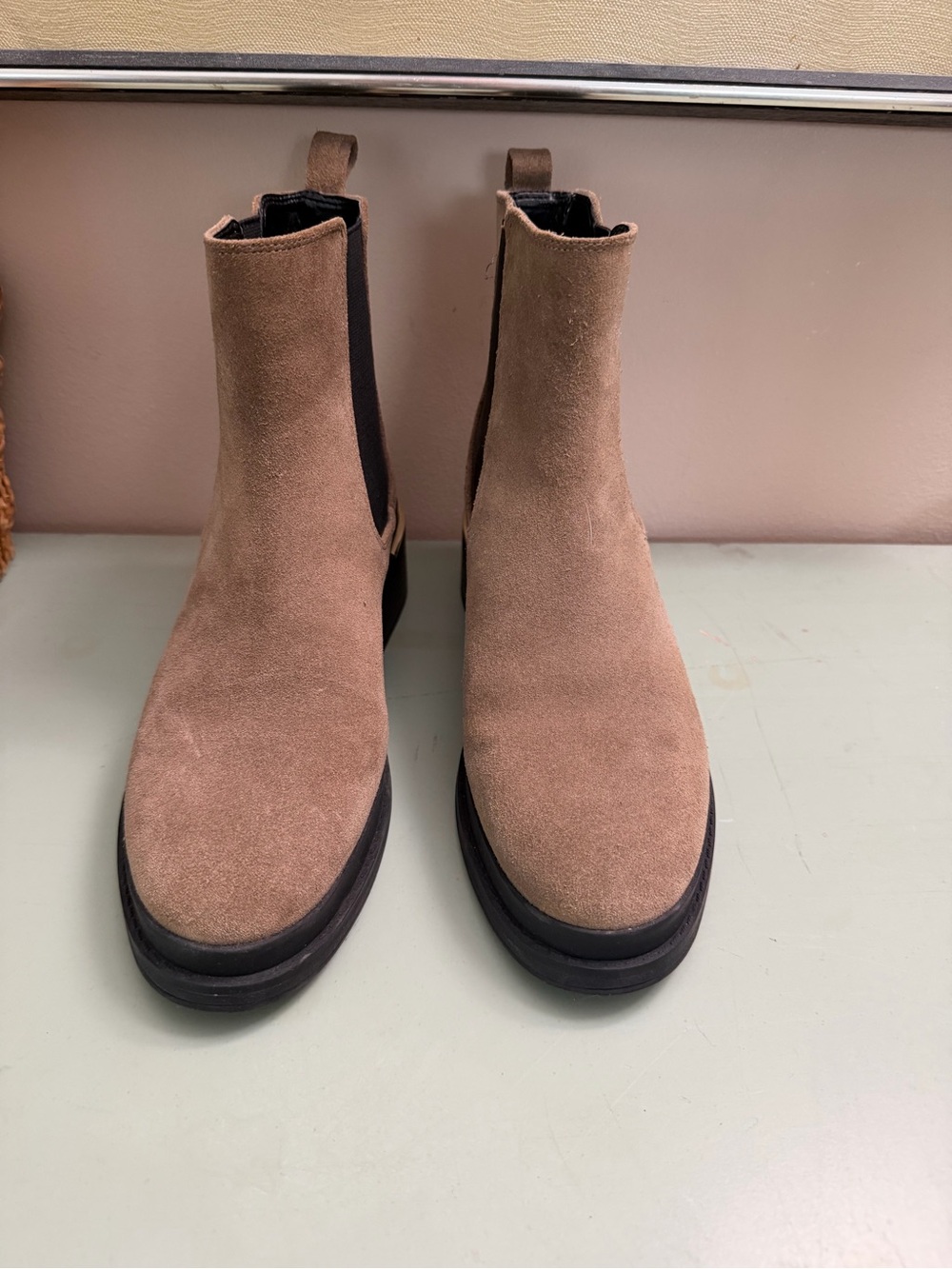 Kenneth Cole New York Suede Chelsea Boots in Tan 7 NWOB
